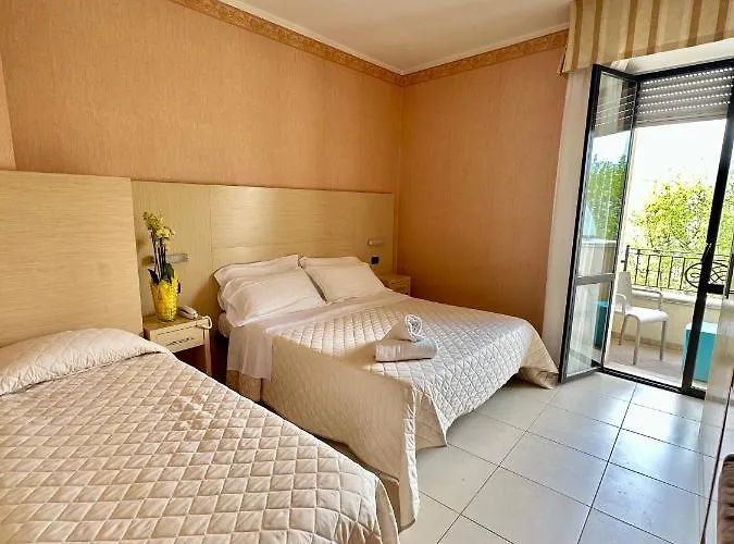 Metropole Hotel 3*