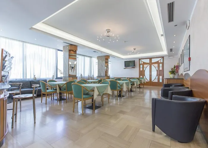 Metropole Hotel 3*