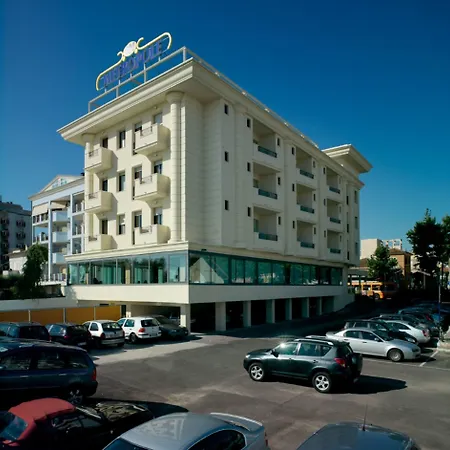 Metropole Hotel 3*