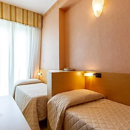 Metropole Hotel 3*