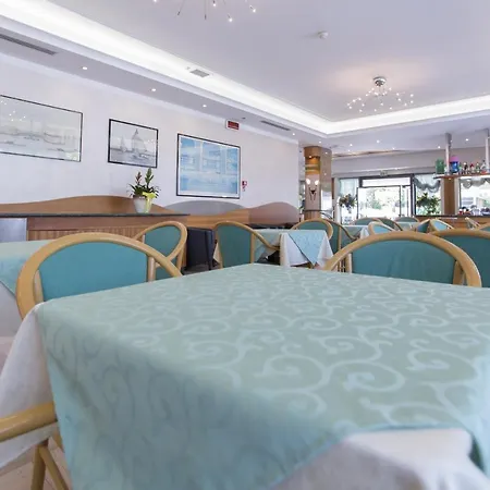 梅特罗波雷酒店 3* 里米尼