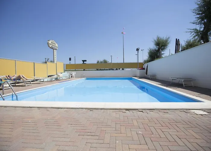 梅特罗波雷酒店